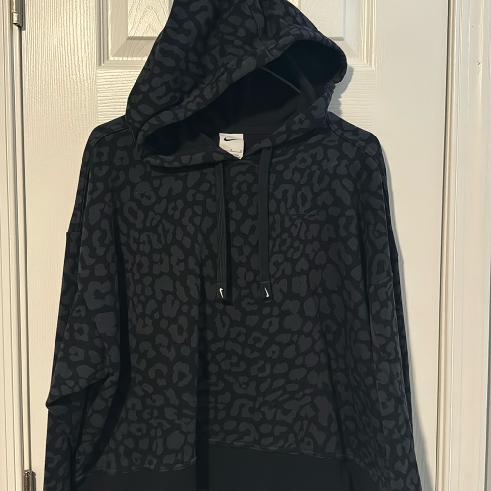 Nike cropped sweatshirt new without tags